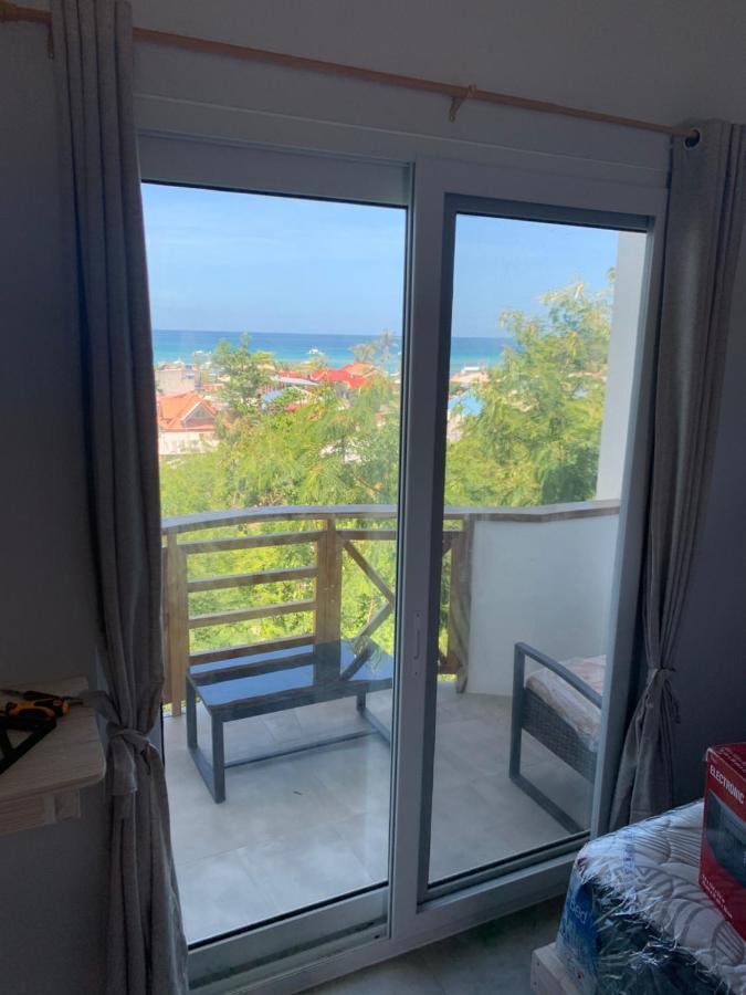 Crown Malapascua Hotel Eksteriør billede